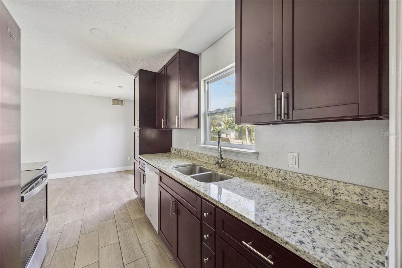 VETERANS CITY UNIT 04 - Residential