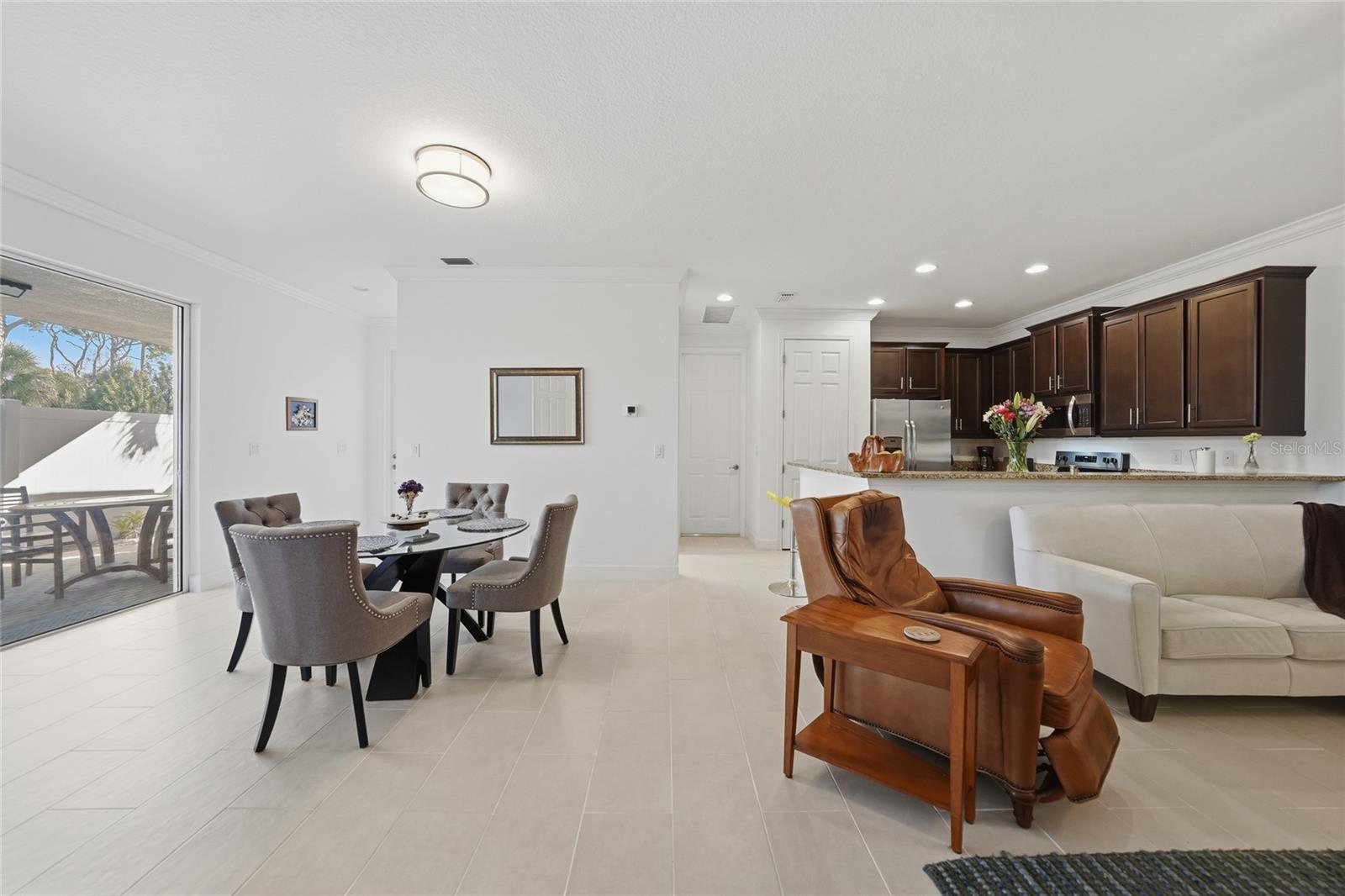 ARTISTS ENCLAVE - Residential