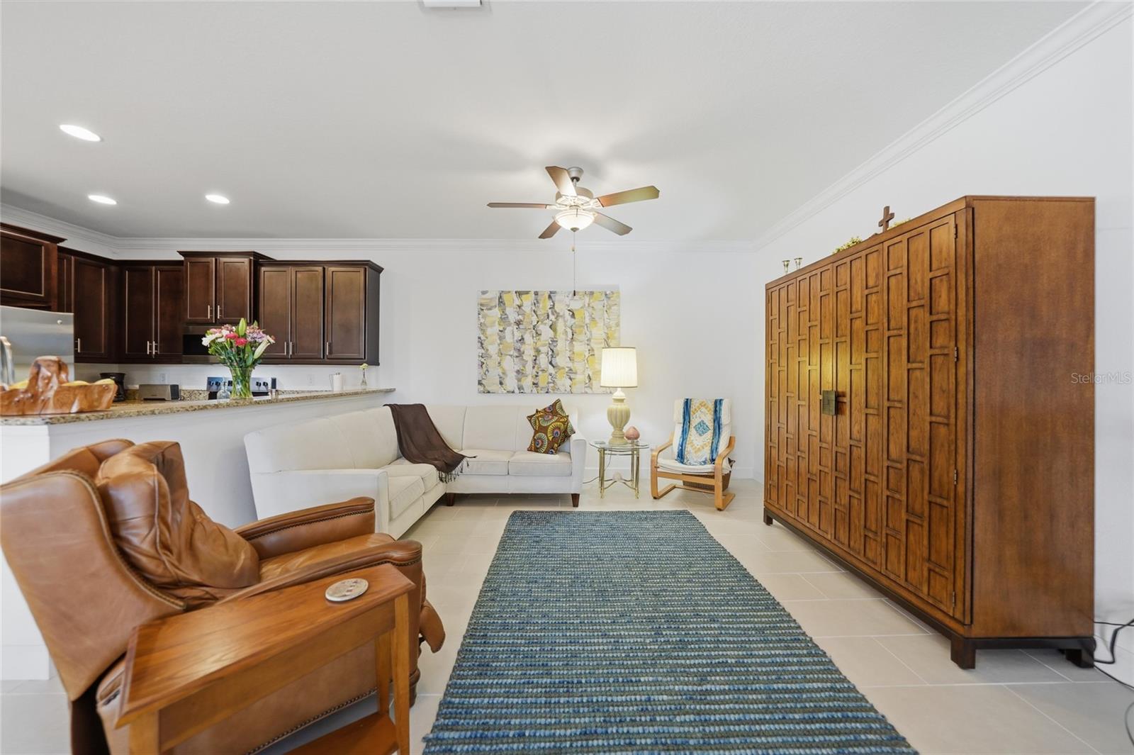 ARTISTS ENCLAVE - Residential