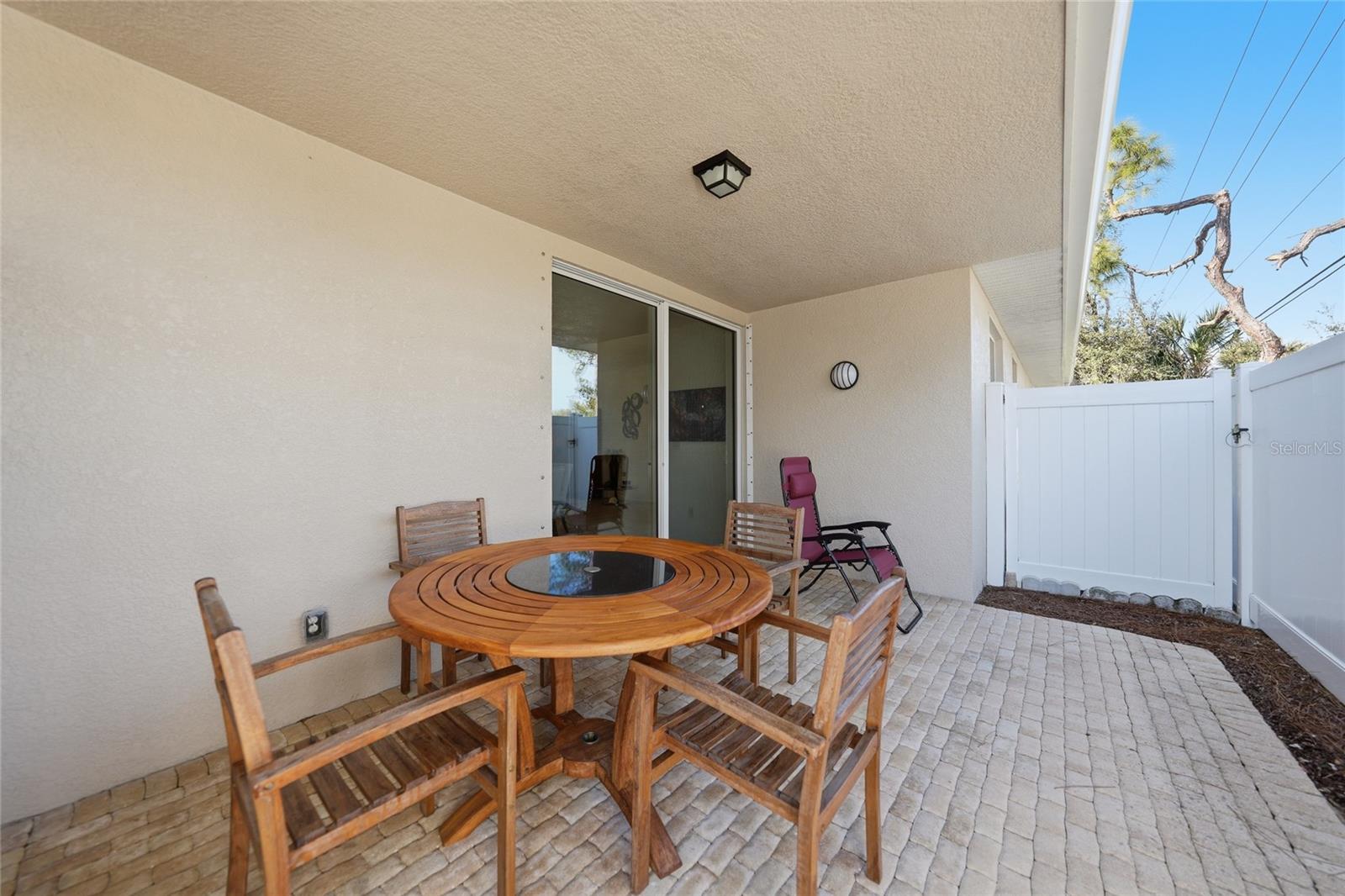 ARTISTS ENCLAVE - Residential