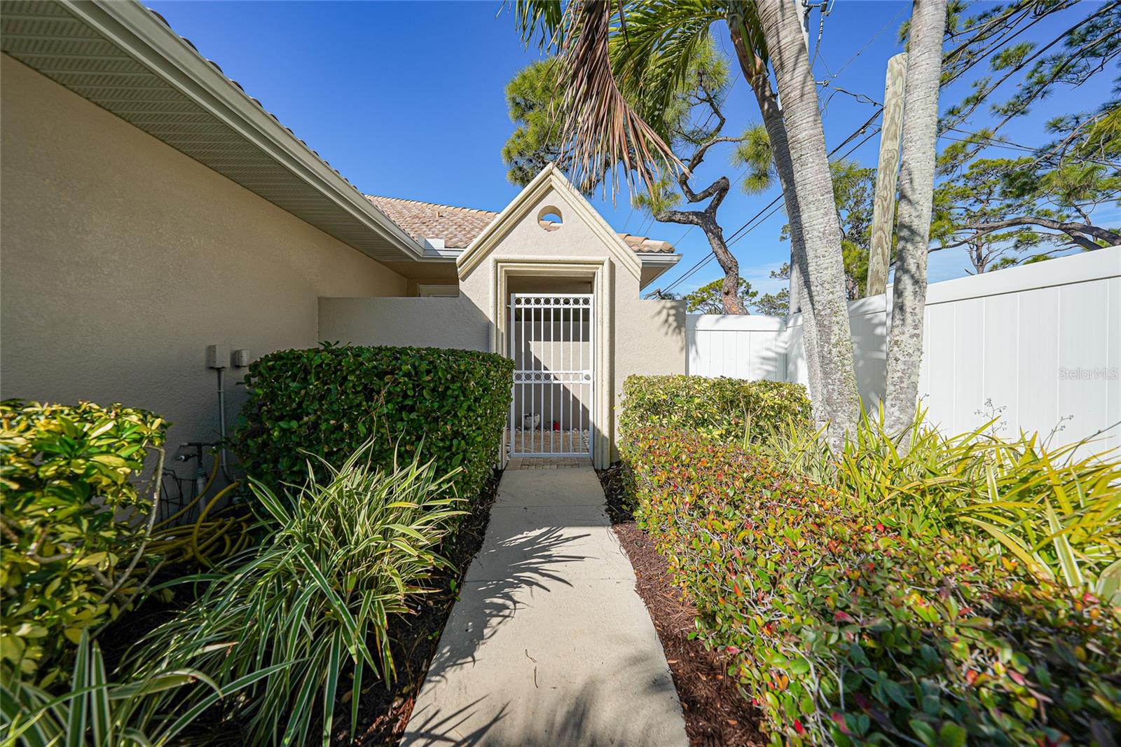 ARTISTS ENCLAVE - Residential