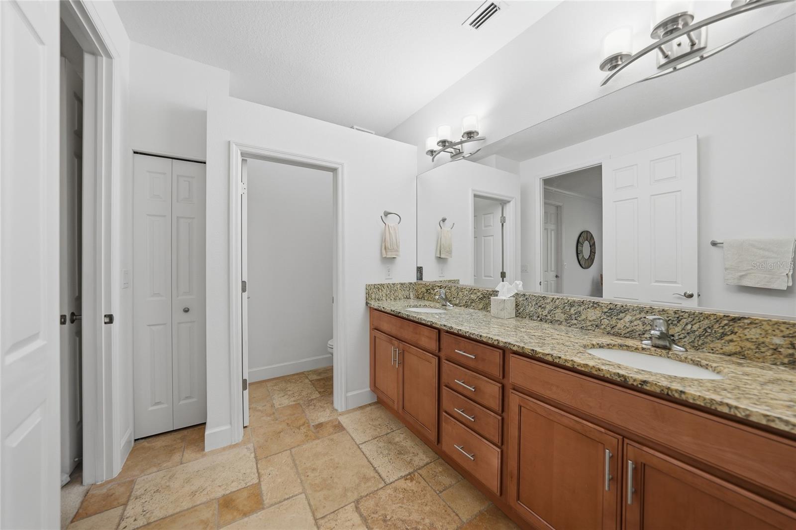 ARTISTS ENCLAVE - Residential