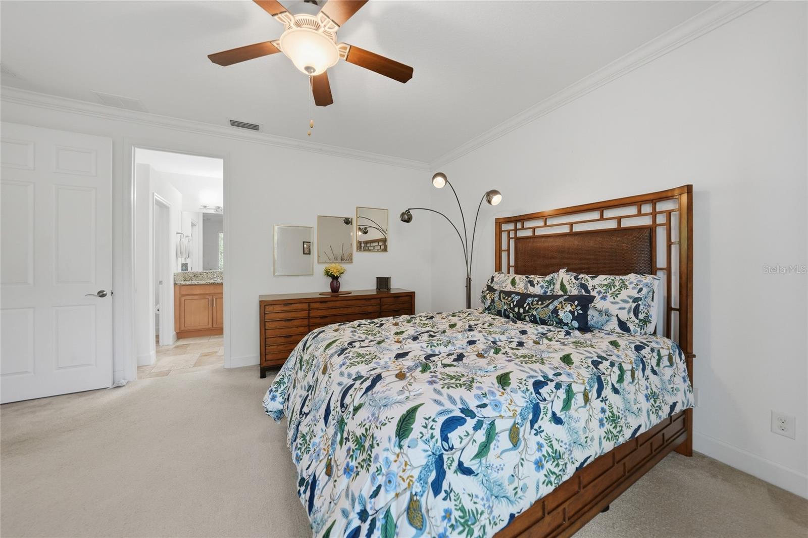 ARTISTS ENCLAVE - Residential