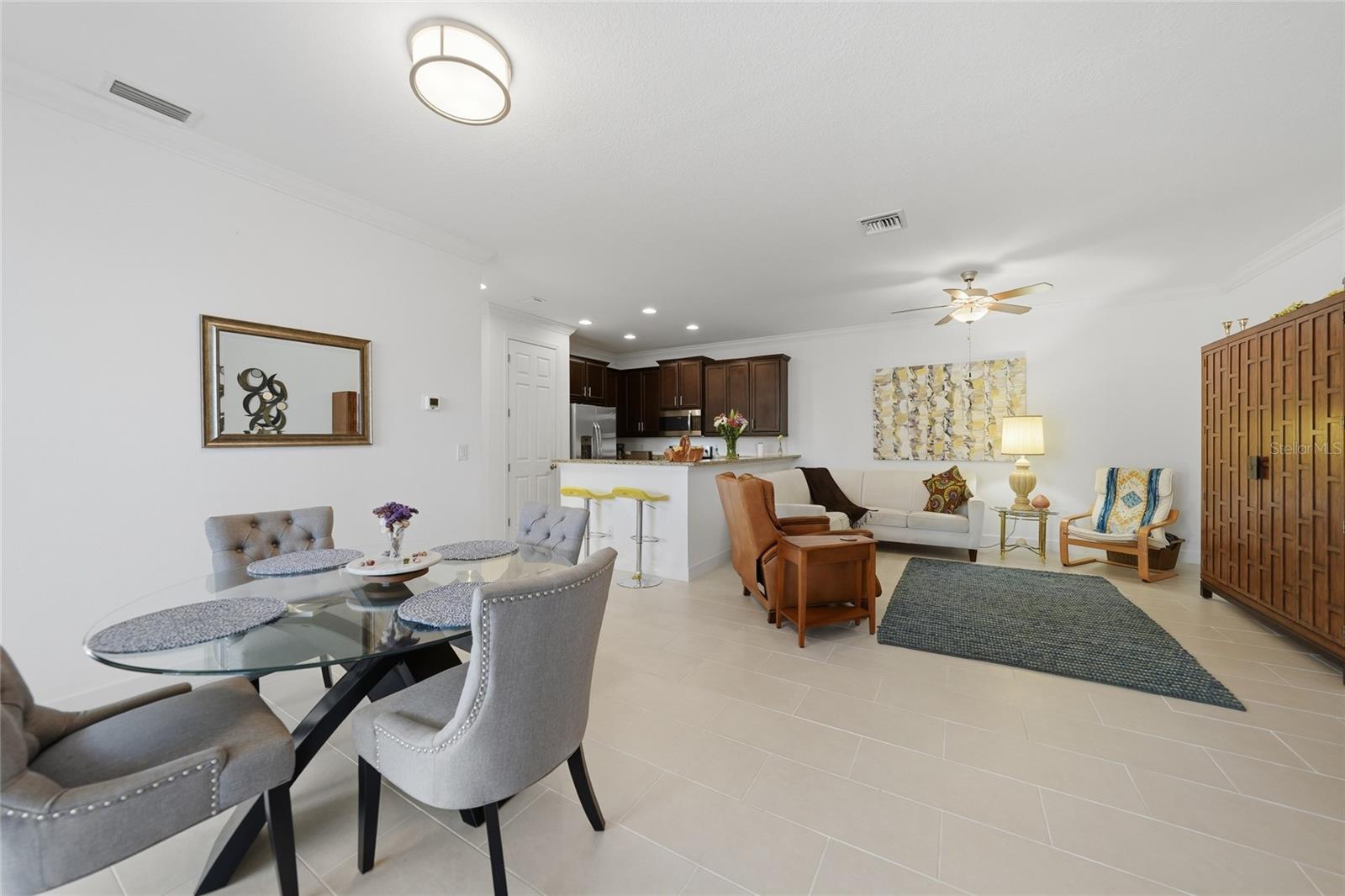 ARTISTS ENCLAVE - Residential