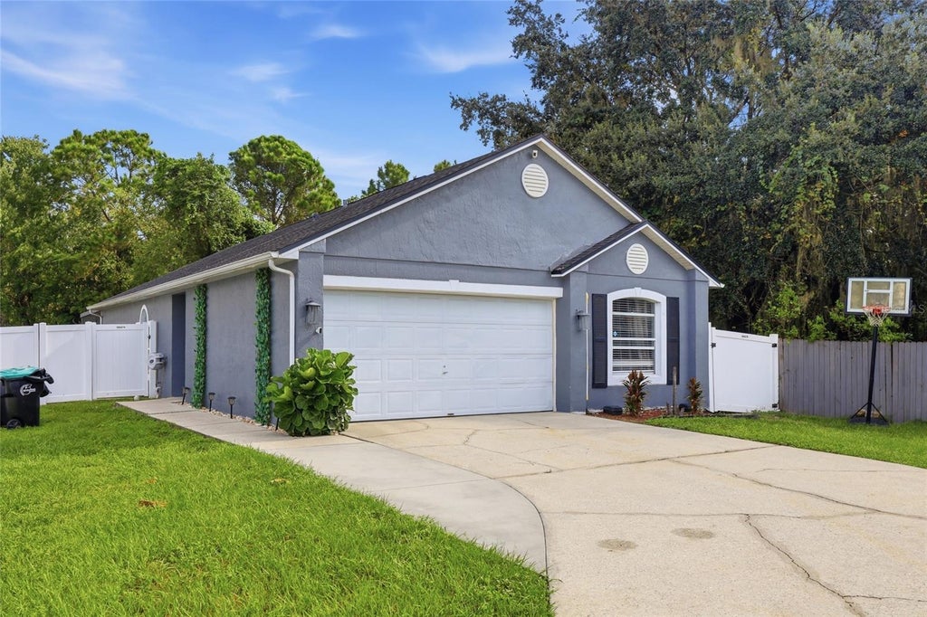 Photo of 10521 Rocking A Run, Orlando, FL 32825 (MLS # O6449229)