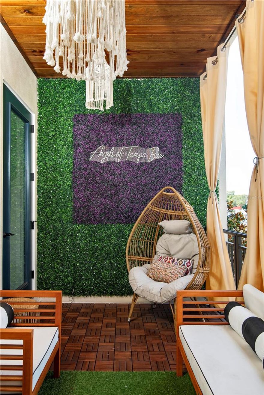 SELLER FINANCING AVAILABLE!!! 3% interest rate locked in with current owner. Best Deal on the block! Fully Furnished & Move-in ready! Welcome to the luxury townhouse mere steps from all of the hot spots of Southeast Seminole Heights. The first floor is home to a bedroom with its own en-suite bathroom and massive 2 car garage. On the second floor you will find the entertainer’s dream- a grandiose living room, sleek chef’s kitchen and oversized balcony, perfect for watching the spectacular Tampa sunsets. The chef's kitchen comes equipped with a 36" gas stove, stainless steel appliances, pot filler and calacatta quartz counters. Away from the hustle and bustle, the top floor boasts two master suites, and a mud room including a Samsung Washer & Dryer. Additional features include hurricane rated windows and doors, security cameras for the front and rear, luxury vinyl plank flooring throughout and all kitchen appliances included. The Magnolia Terrace Townhomes are just a short walk over from Ella's Cafe, Olde Heights Bistro and Southern Brewing! Not only that, but you will be just 7 minutes from downtown Tampa, 15 minutes from the airport, and 40 minutes from the best beaches in the country!
Short Term rental friendly!