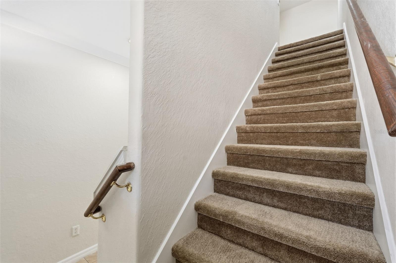 SEVEN OAKS - Residential