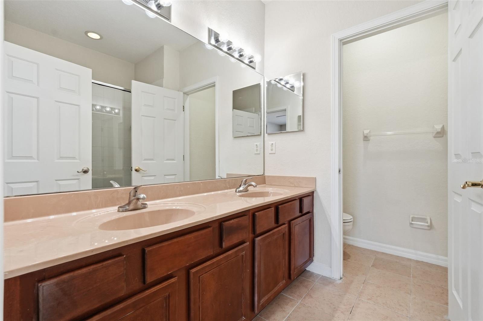 SEVEN OAKS - Residential