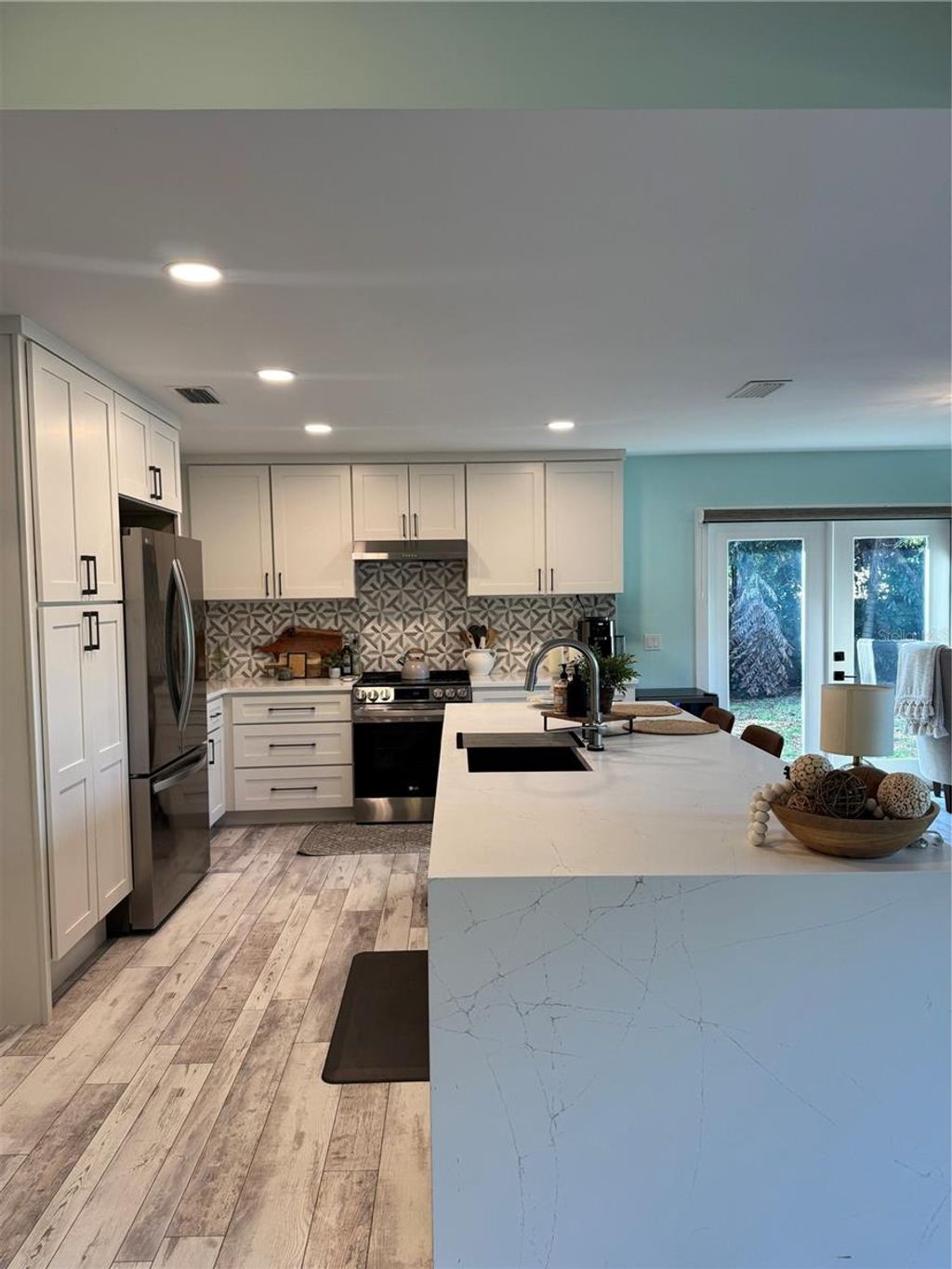 Photo of 4140 Augustine Avenue, Sarasota, FL 34231 (MLS # A4686087)