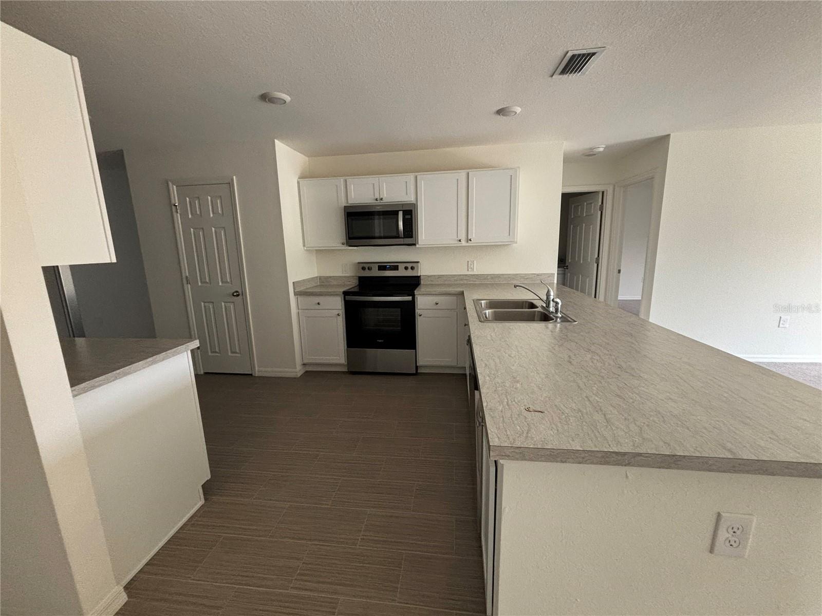 PORT CHARLOTTE SUB 09 - Residential Lease