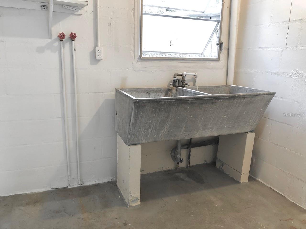 BUFFALO HEIGHTS - Residential Lease