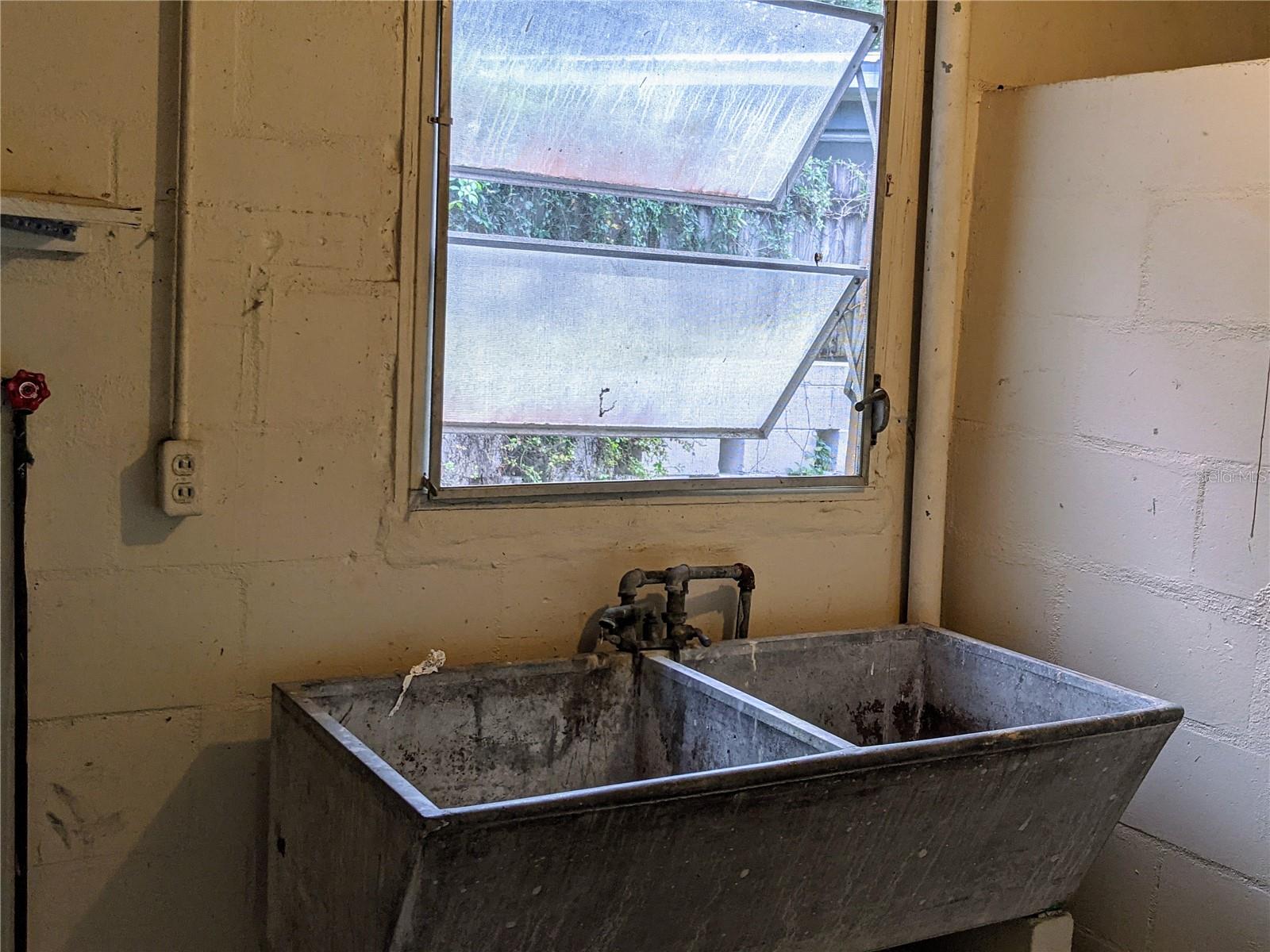 BUFFALO HEIGHTS - Residential Lease