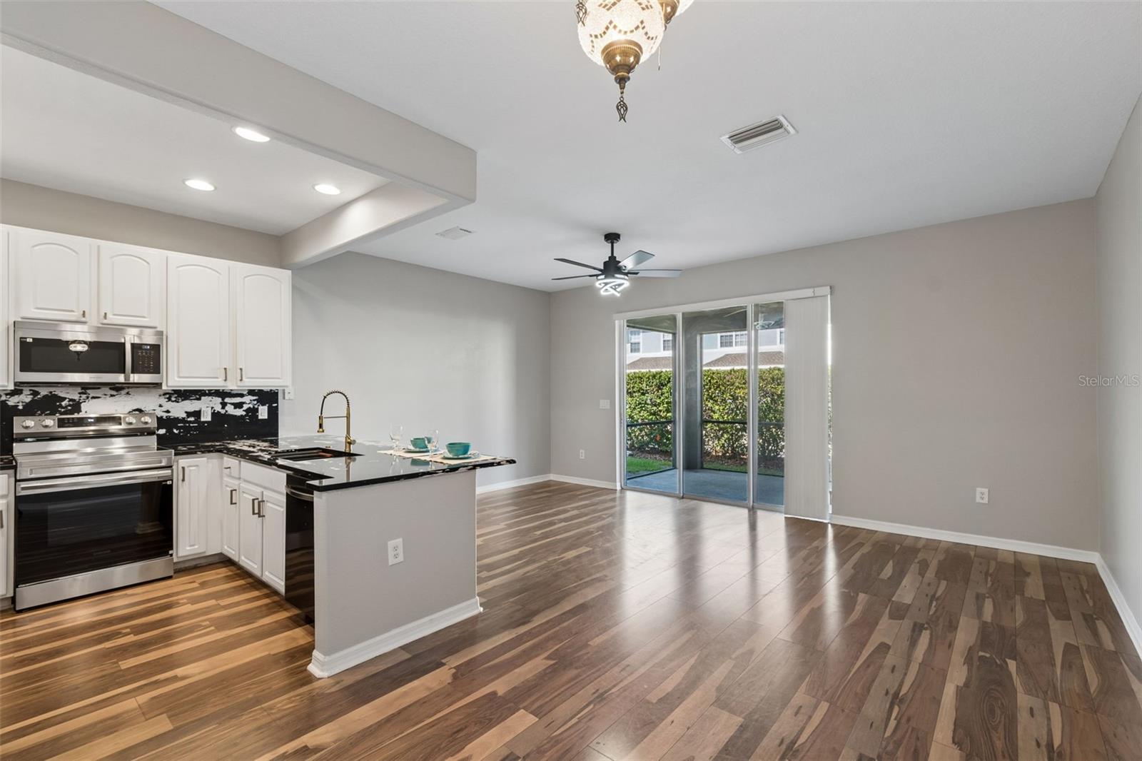 SAWGRASS VILLAGE - Residential