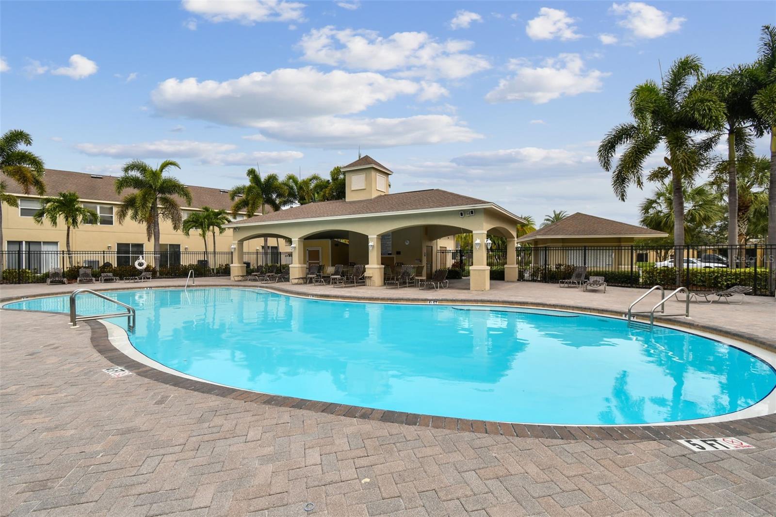 SAWGRASS VILLAGE - Residential