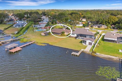 A home in LAKELAND