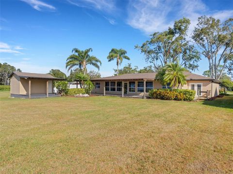 A home in LAKELAND