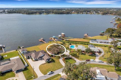 A home in LAKELAND