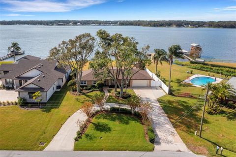 A home in LAKELAND