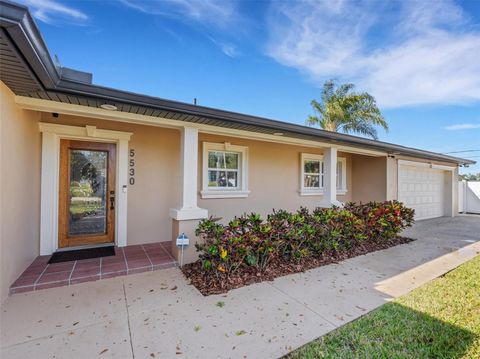 A home in LAKELAND