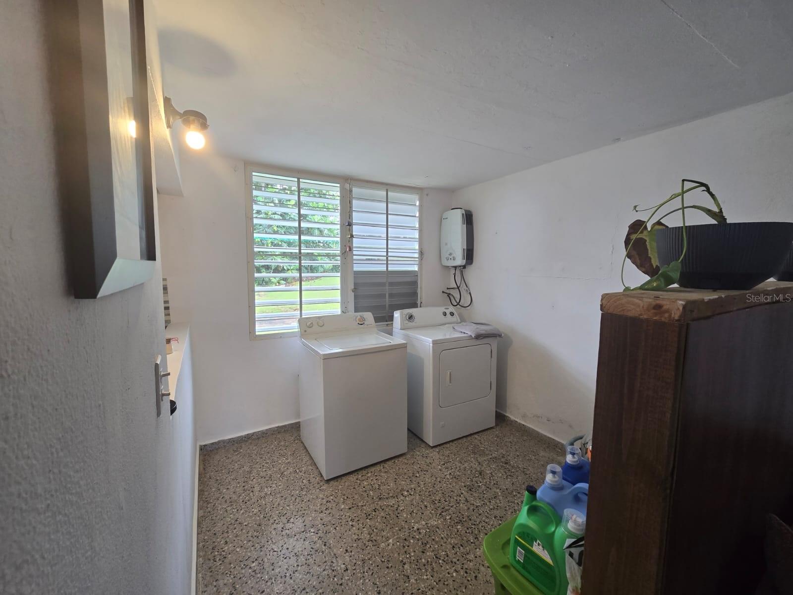 BARRIO GUAYABOTAS - Residential