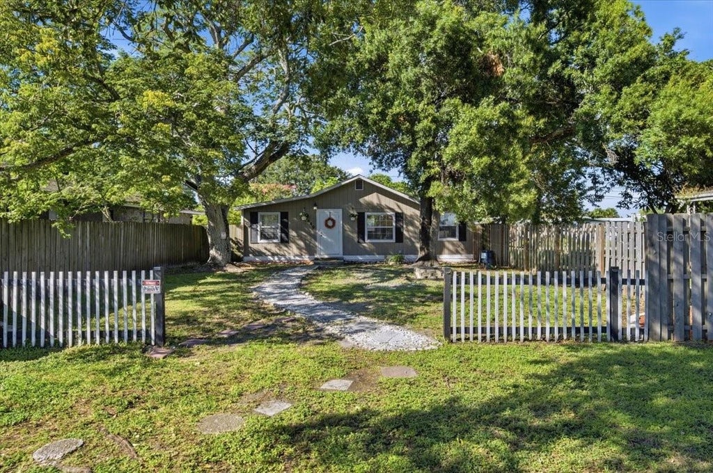Photo of 449 38th Avenue N, St Petersburg, FL 33704 (MLS # TB8547785)