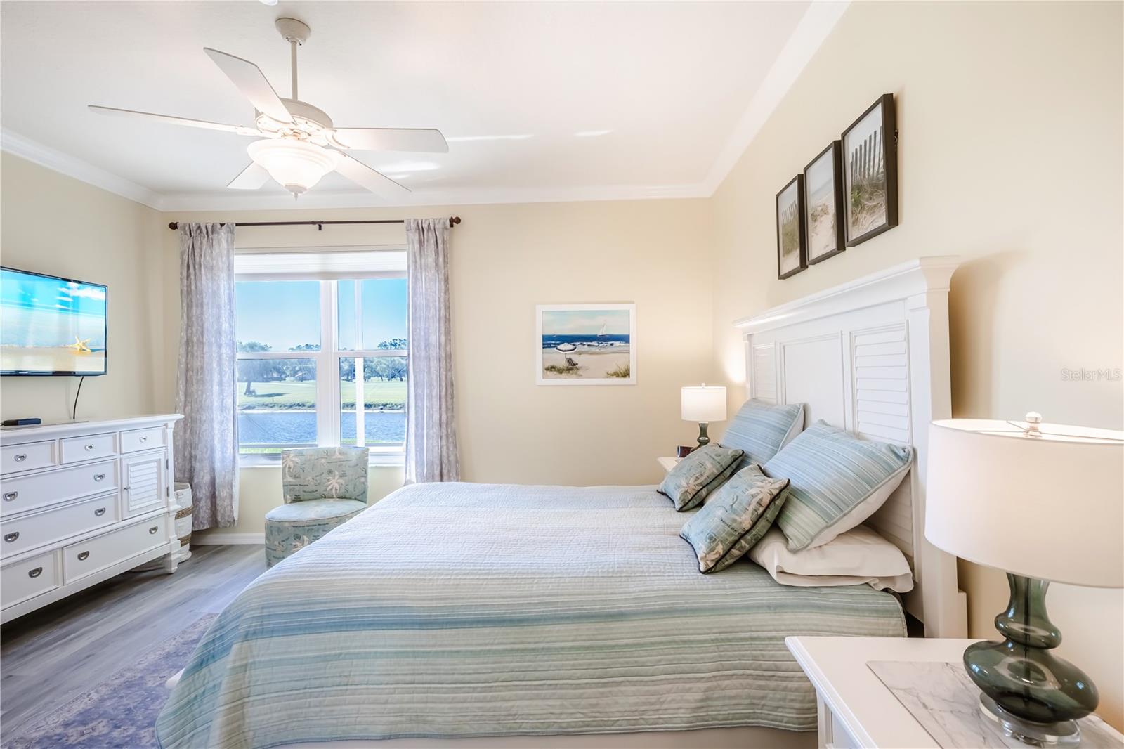 PELICAN POINTE GOLF & CNTRY CL - Residential