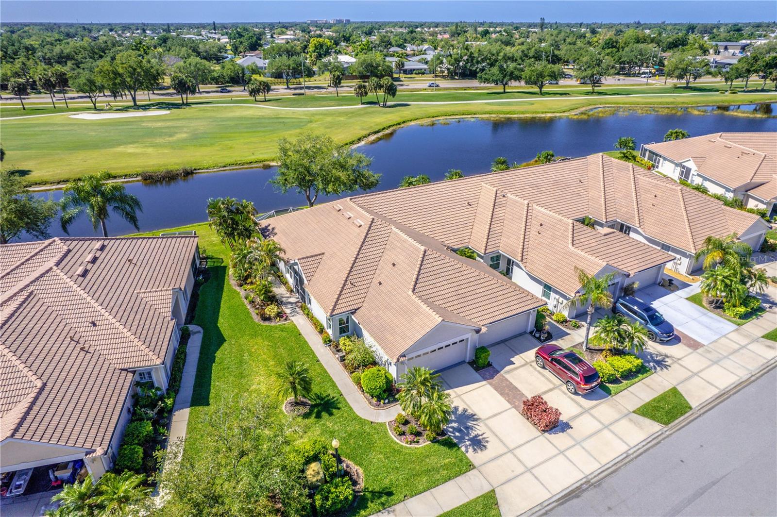 PELICAN POINTE GOLF & CNTRY CL - Residential