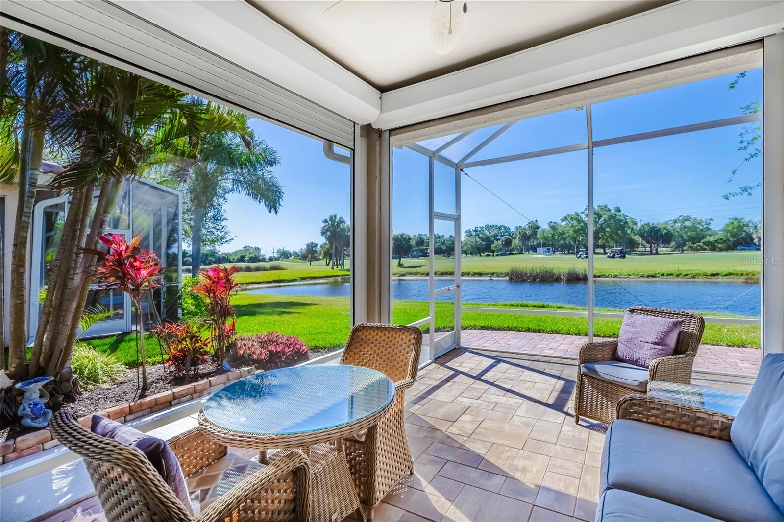 PELICAN POINTE GOLF & CNTRY CL - Residential