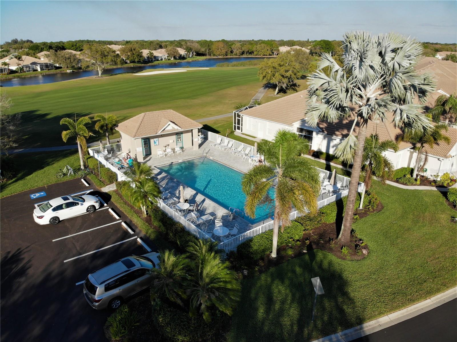 PELICAN POINTE GOLF & CNTRY CL - Residential