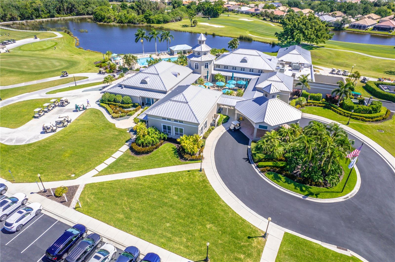 PELICAN POINTE GOLF & CNTRY CL - Residential