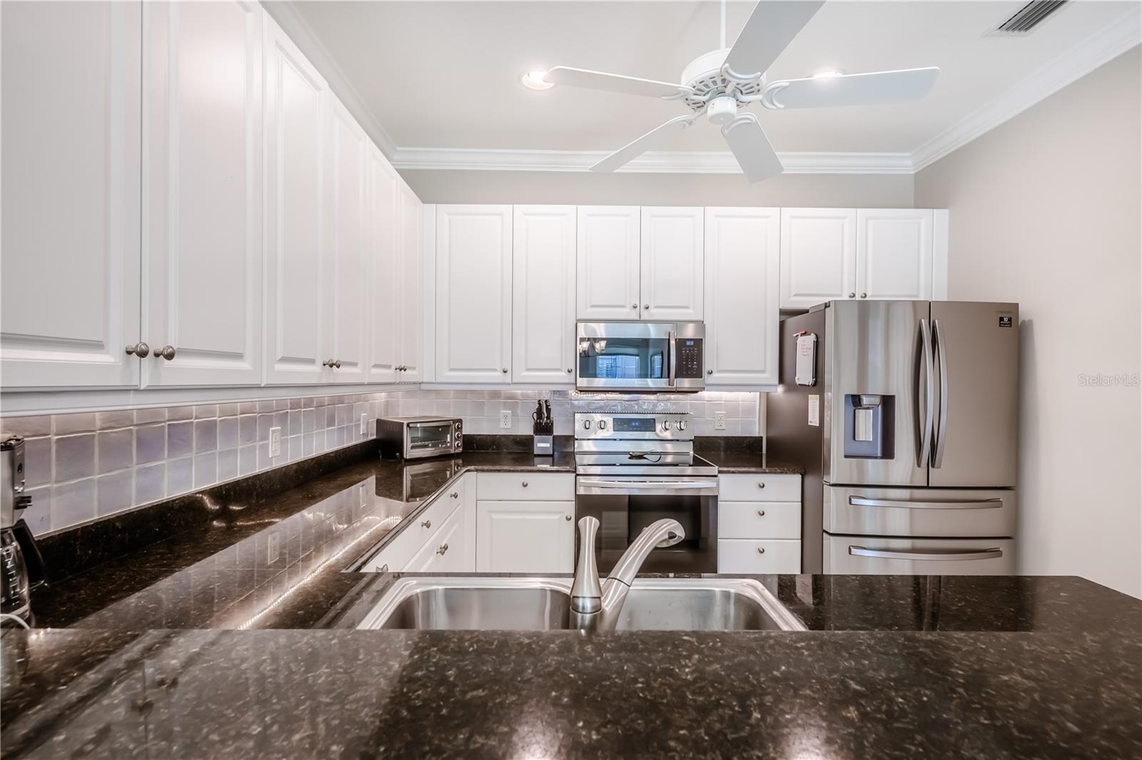 PELICAN POINTE GOLF & CNTRY CL - Residential