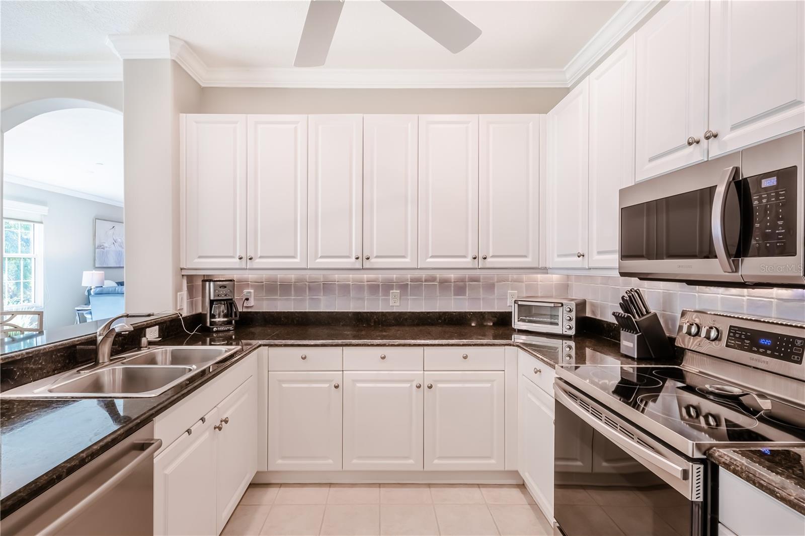 PELICAN POINTE GOLF & CNTRY CL - Residential