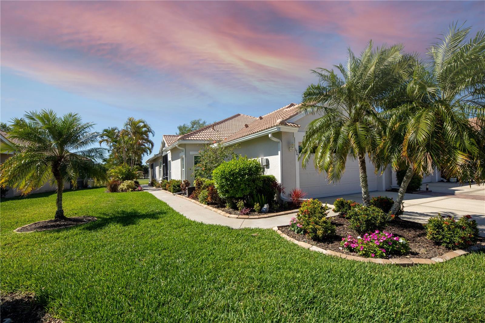 PELICAN POINTE GOLF & CNTRY CL - Residential
