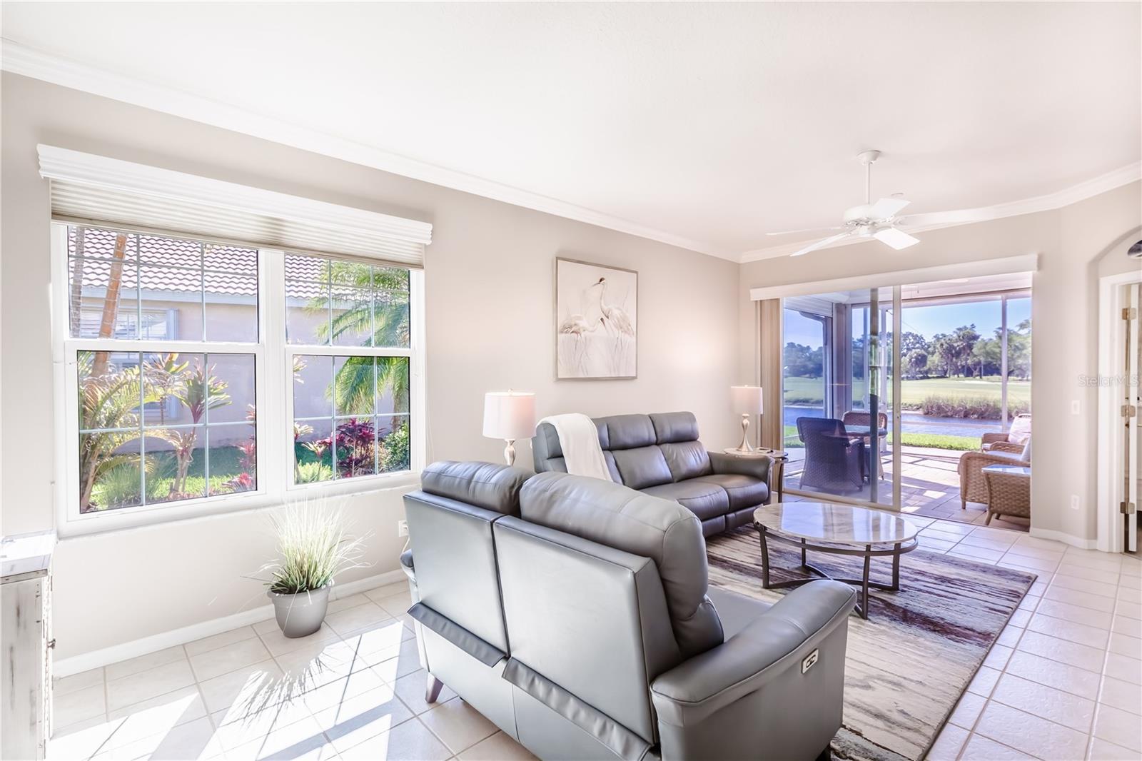 PELICAN POINTE GOLF & CNTRY CL - Residential