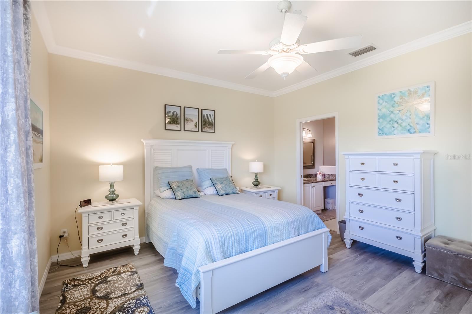 PELICAN POINTE GOLF & CNTRY CL - Residential