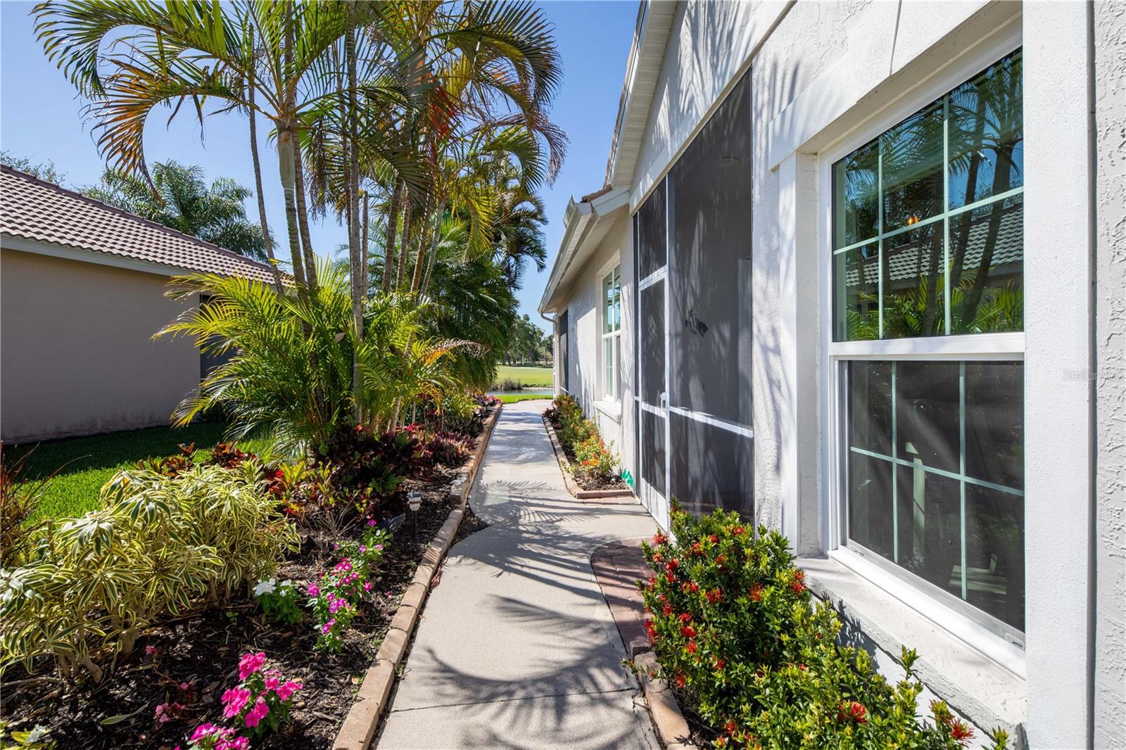 PELICAN POINTE GOLF & CNTRY CL - Residential