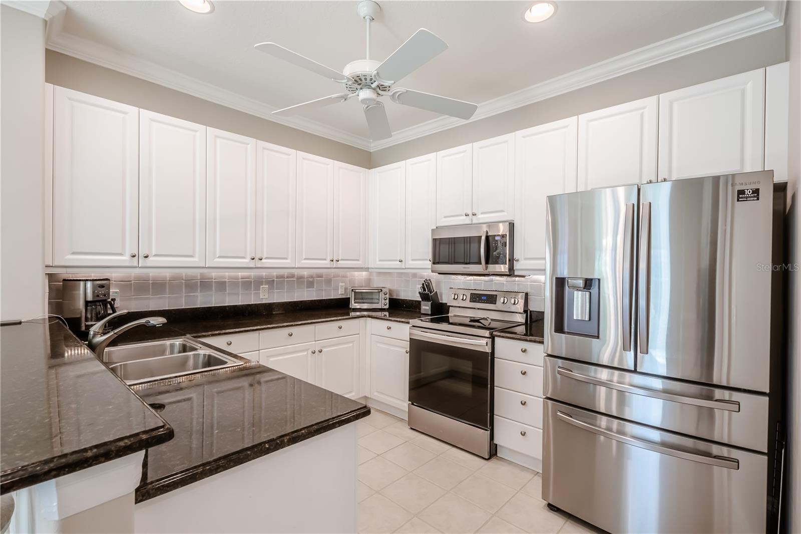 PELICAN POINTE GOLF & CNTRY CL - Residential