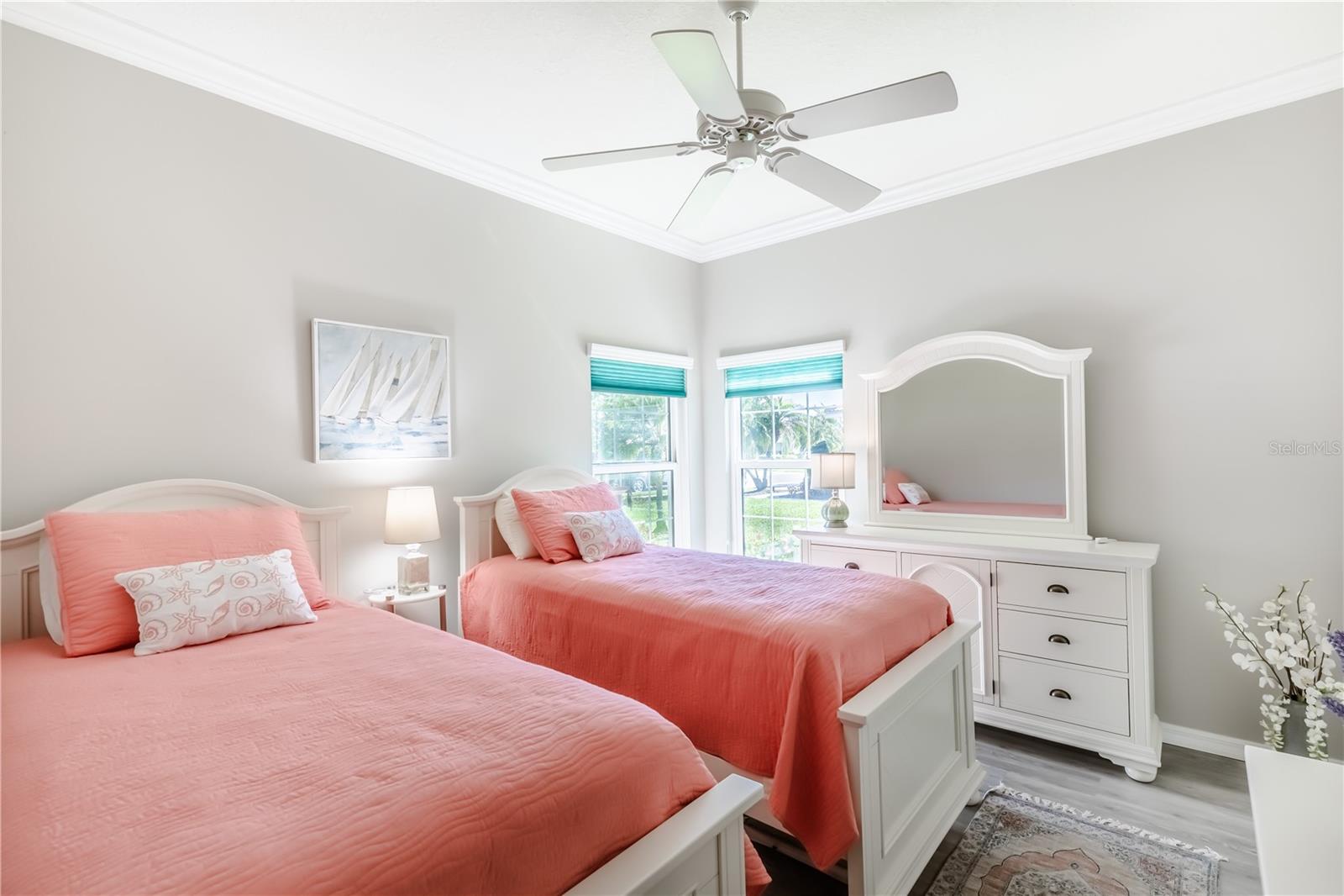 PELICAN POINTE GOLF & CNTRY CL - Residential