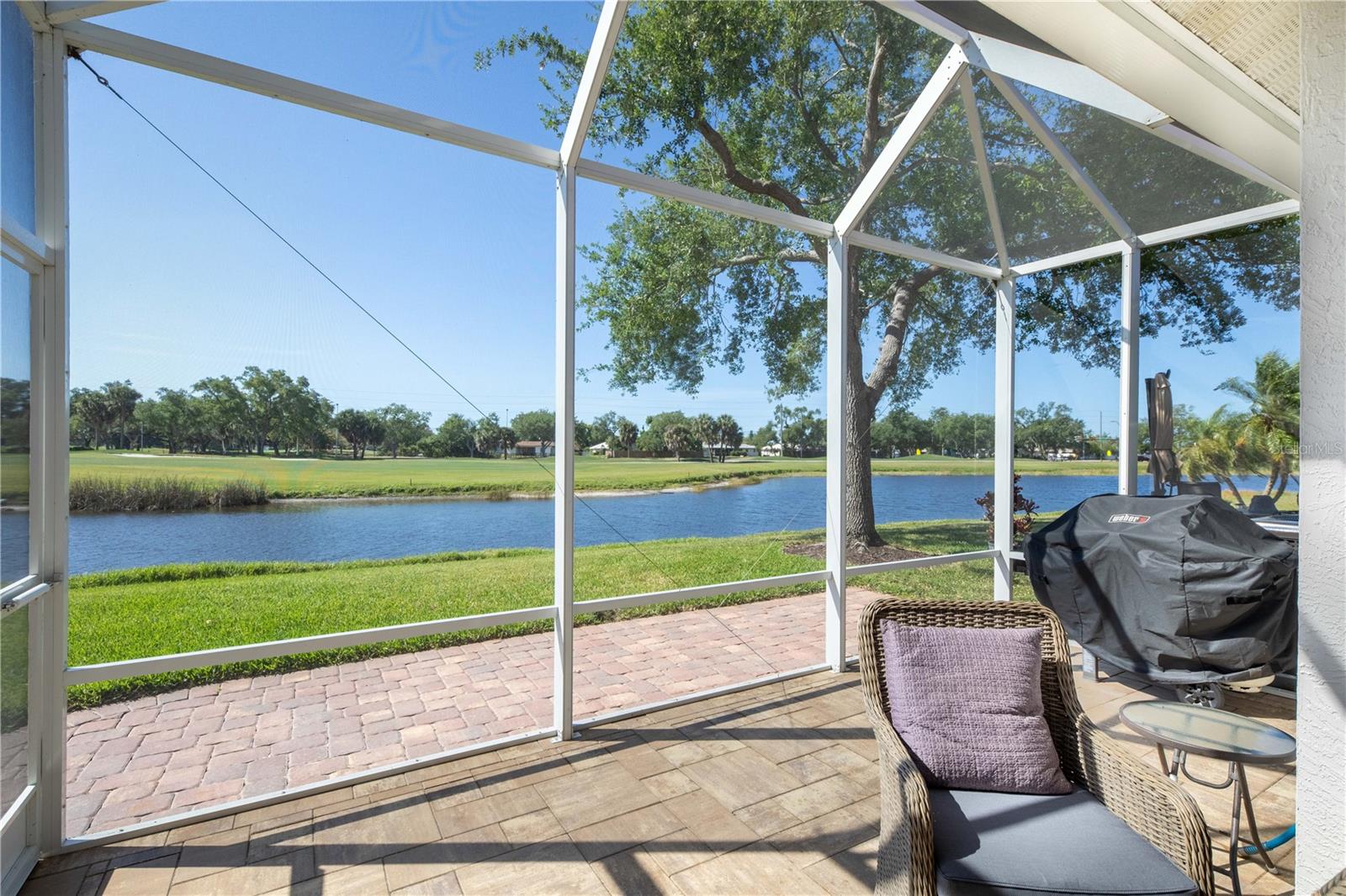 PELICAN POINTE GOLF & CNTRY CL - Residential