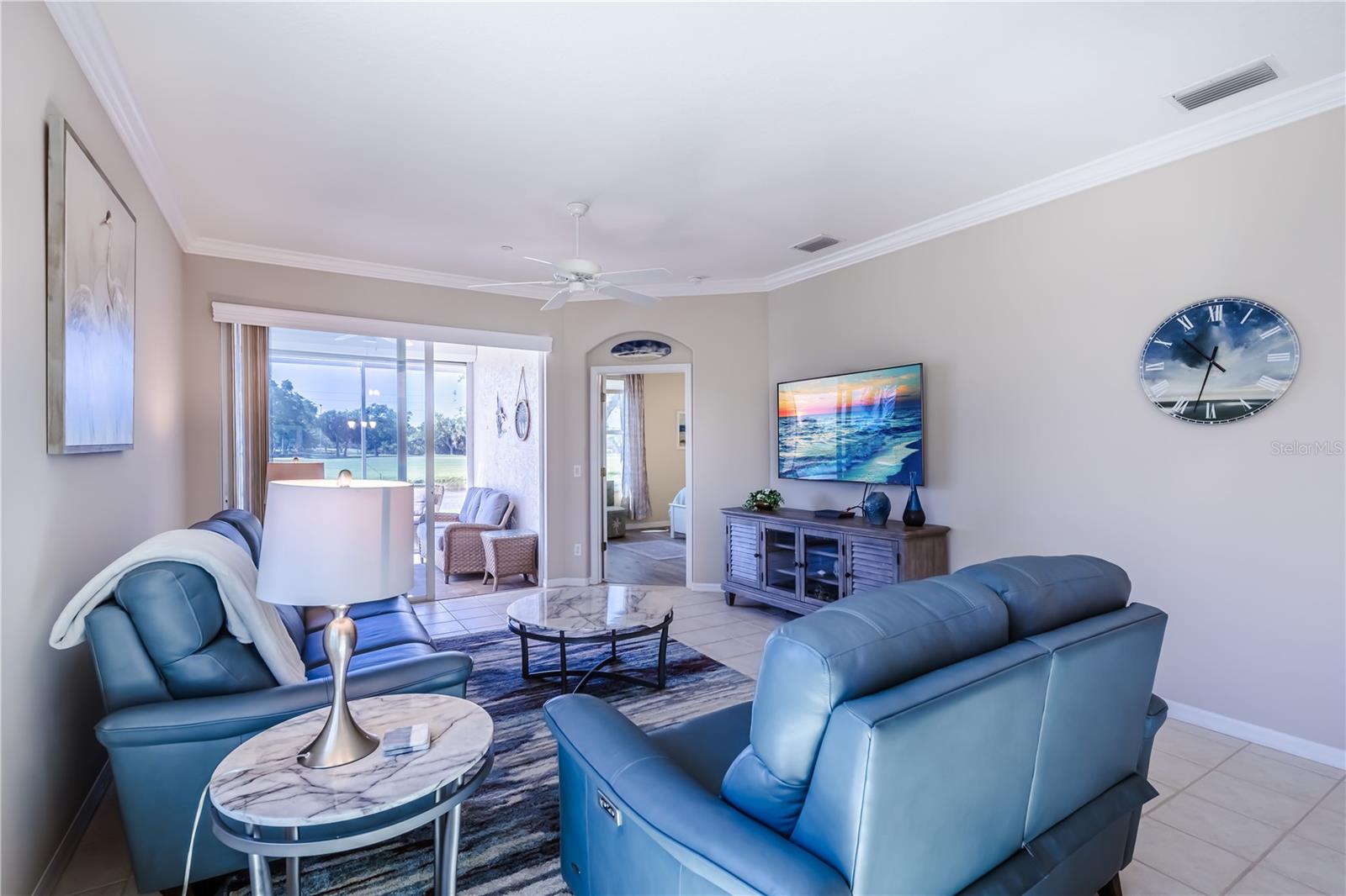 PELICAN POINTE GOLF & CNTRY CL - Residential