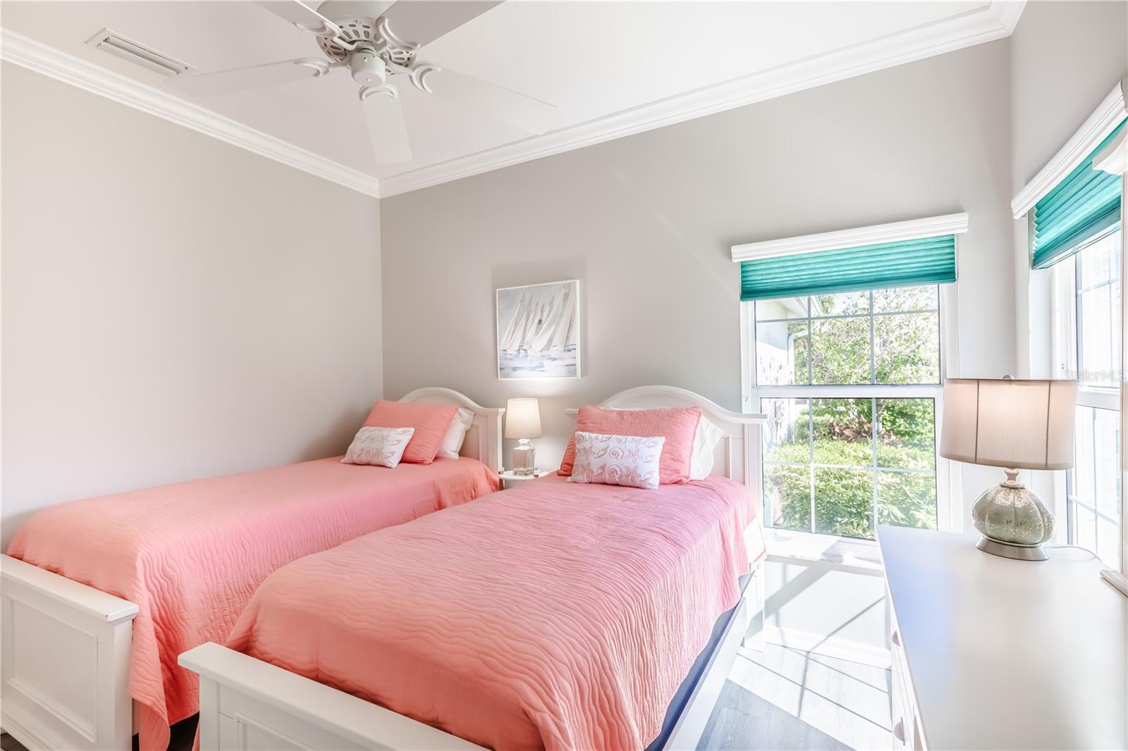 PELICAN POINTE GOLF & CNTRY CL - Residential