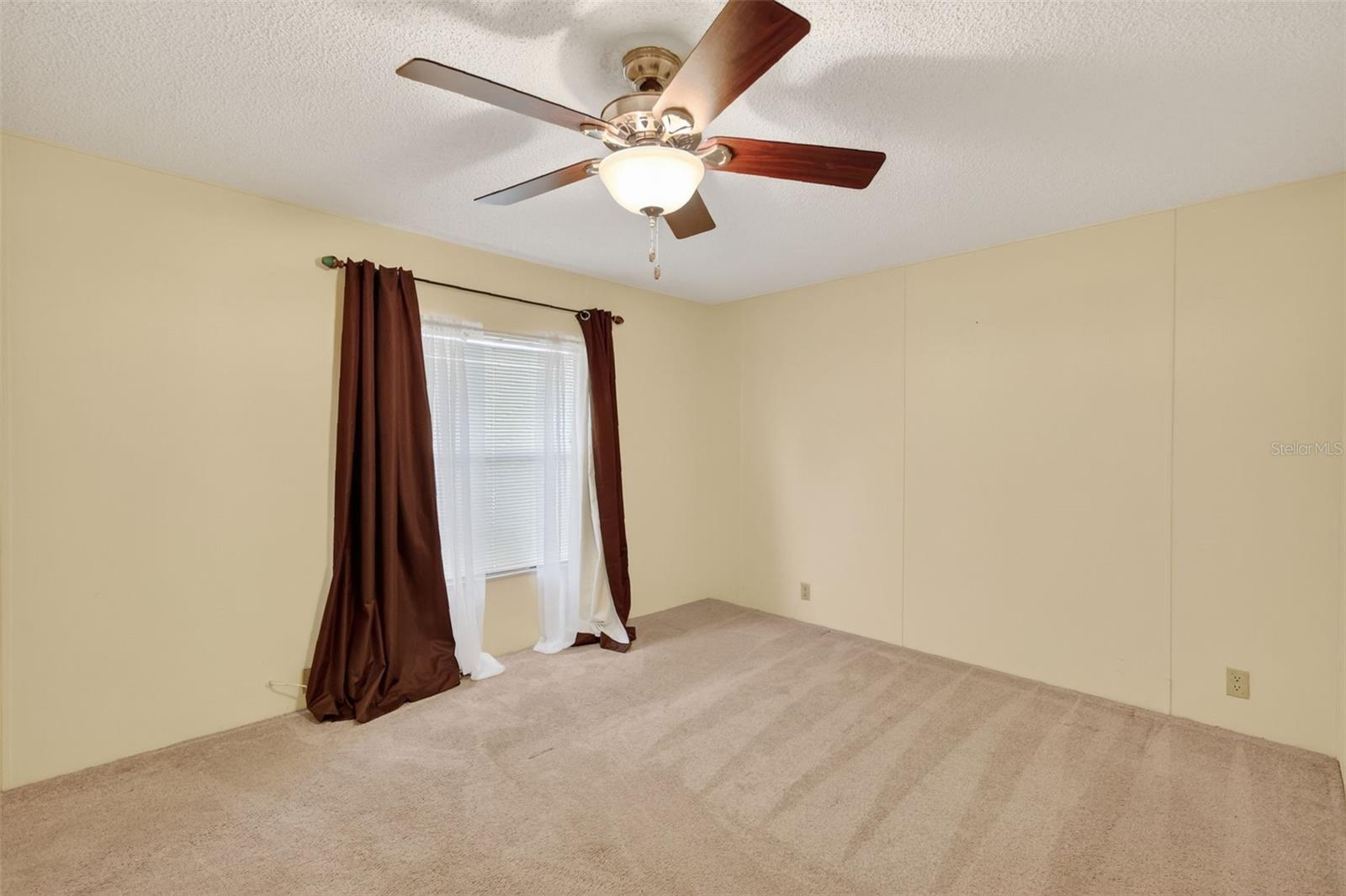 TAVARES FOX RUN MOBILE HOME - Residential