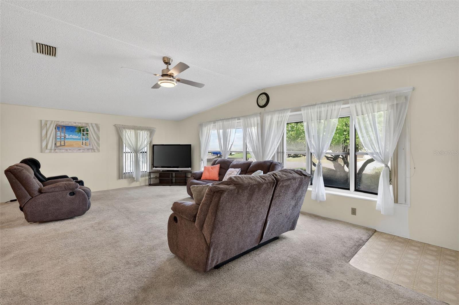 TAVARES FOX RUN MOBILE HOME - Residential