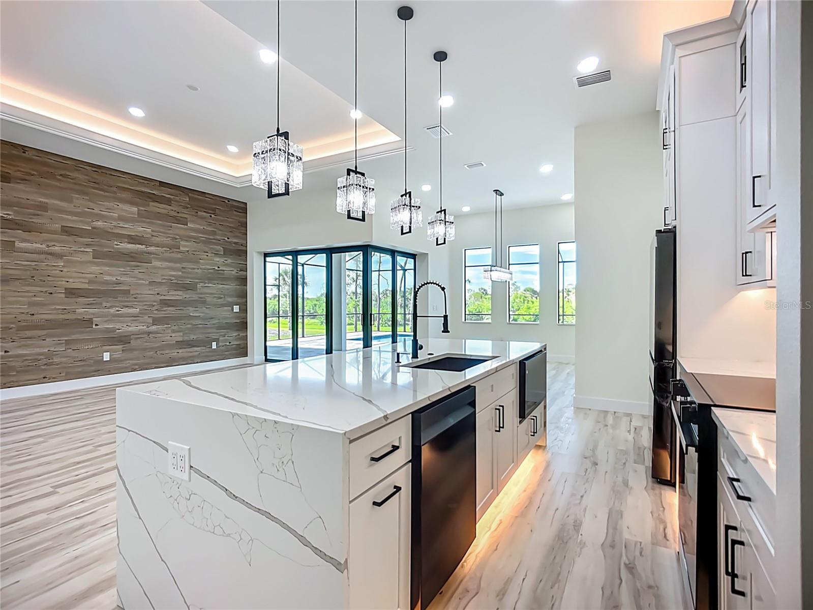 ROTONDA PINE VALLEY - Residential