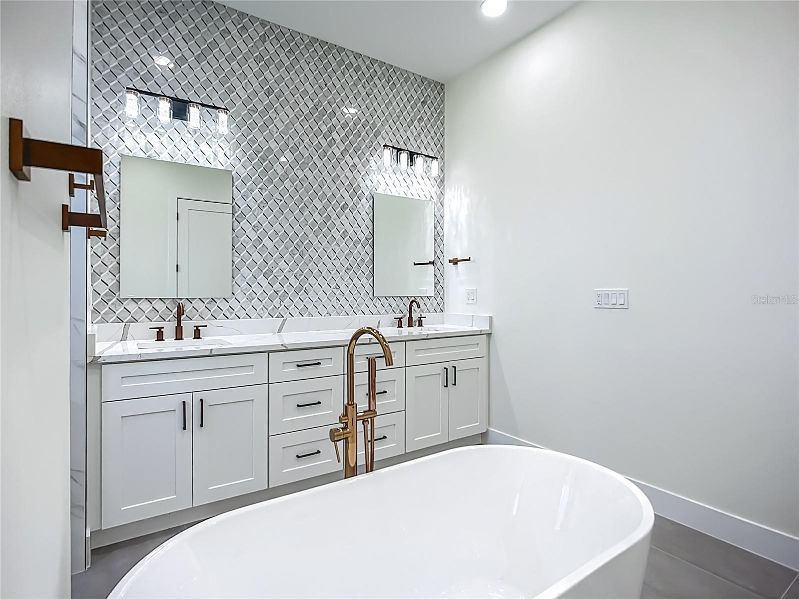 ROTONDA PINE VALLEY - Residential