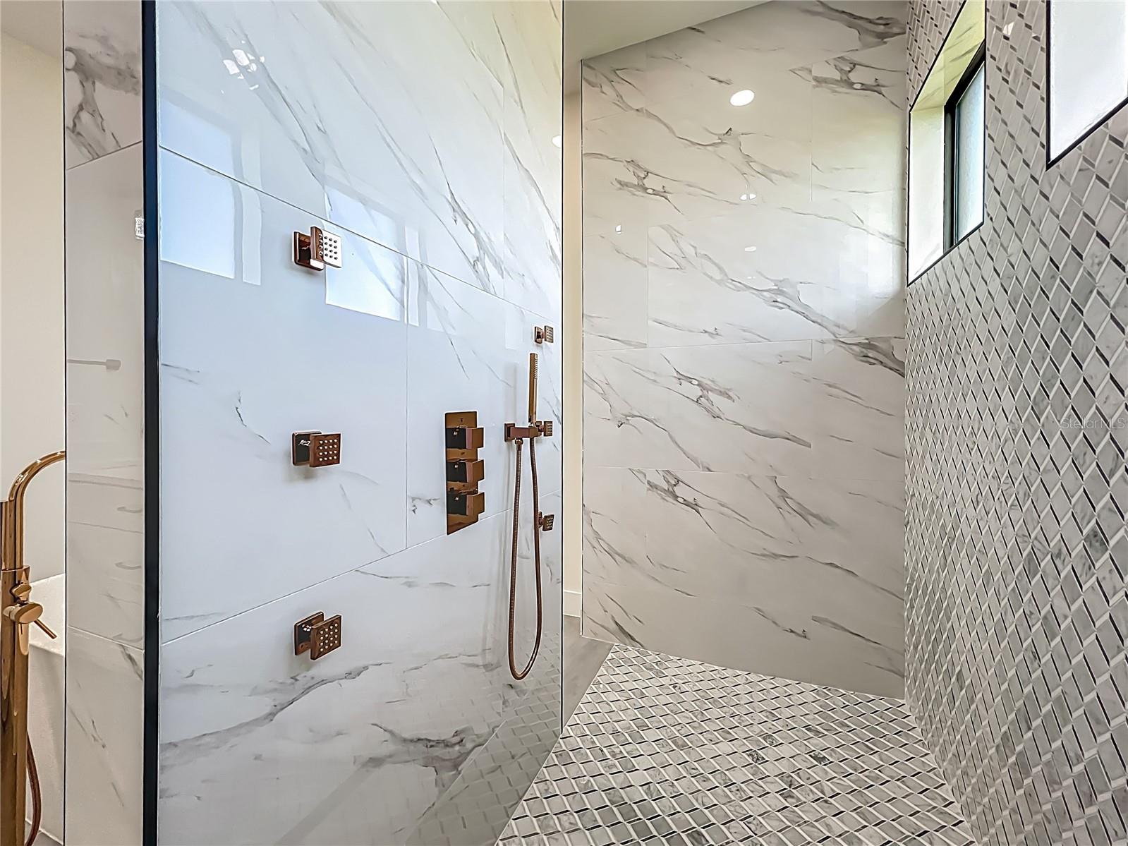 ROTONDA PINE VALLEY - Residential