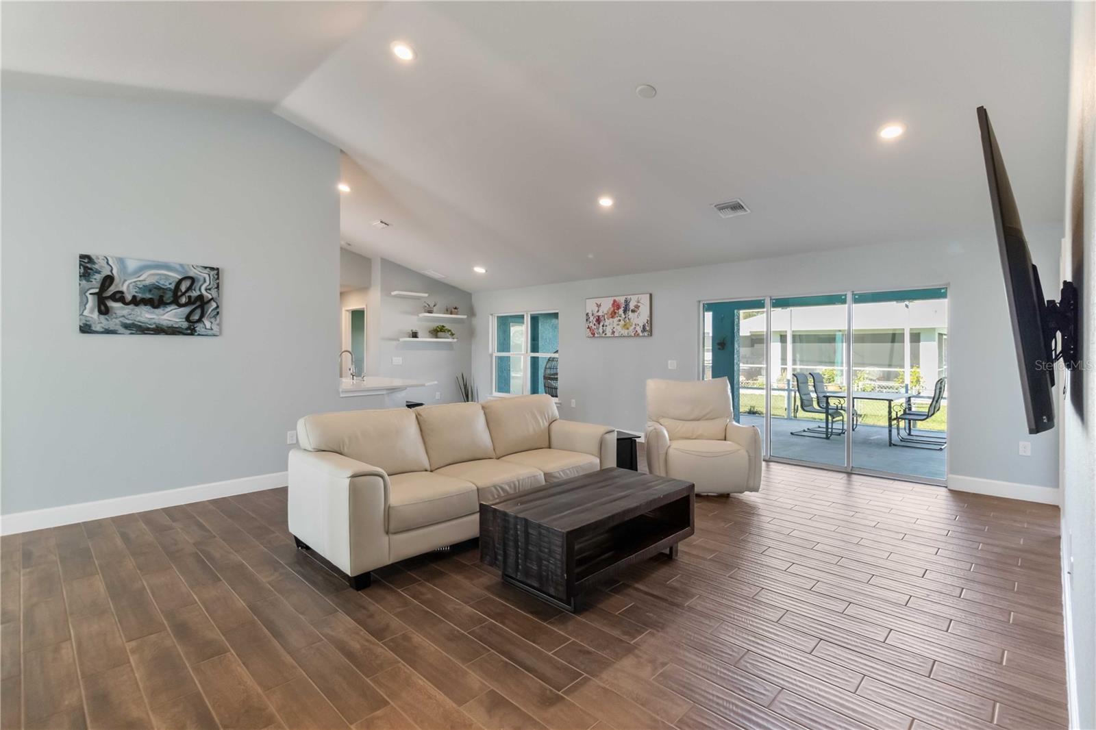 SOUTH VENICE - Residential