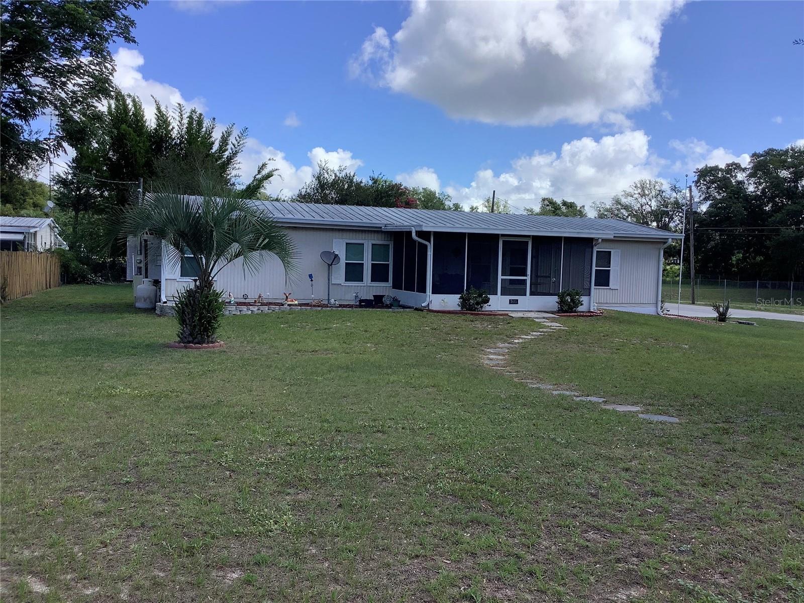 Photo 2 of 36 of 9685 SE 162ND PLACE mobile home