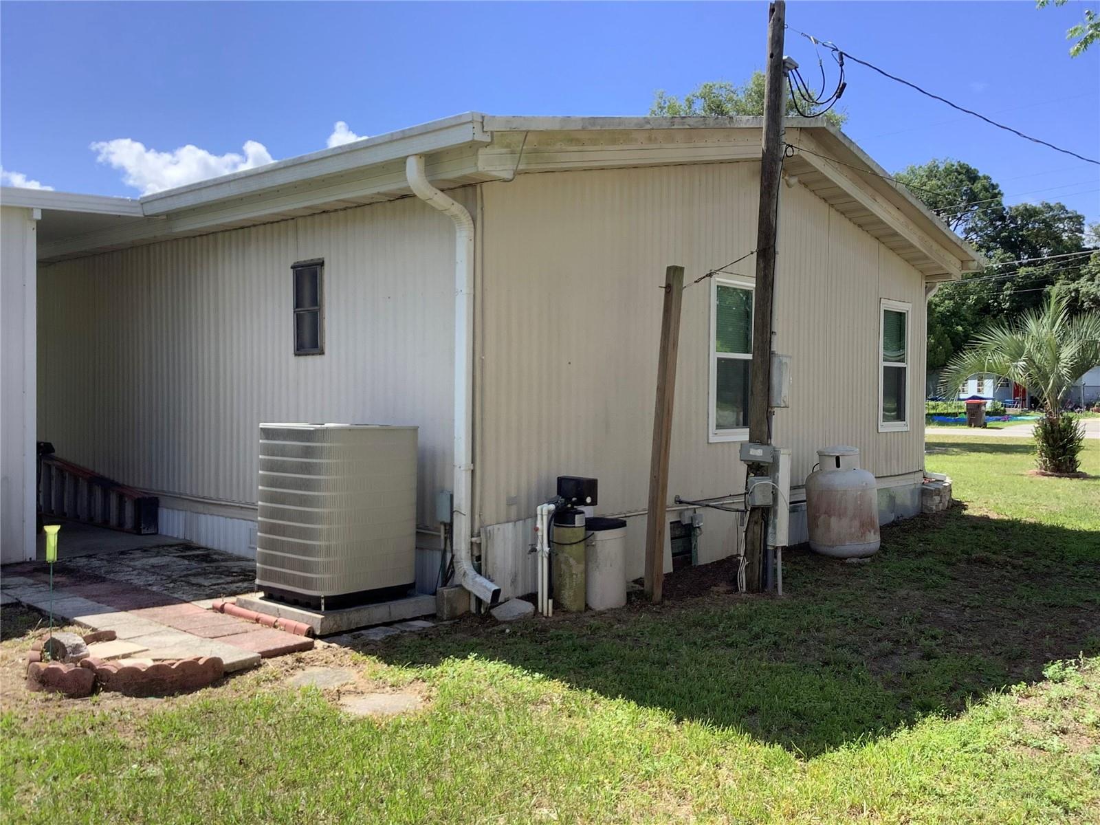 Photo 6 of 36 of 9685 SE 162ND PLACE mobile home