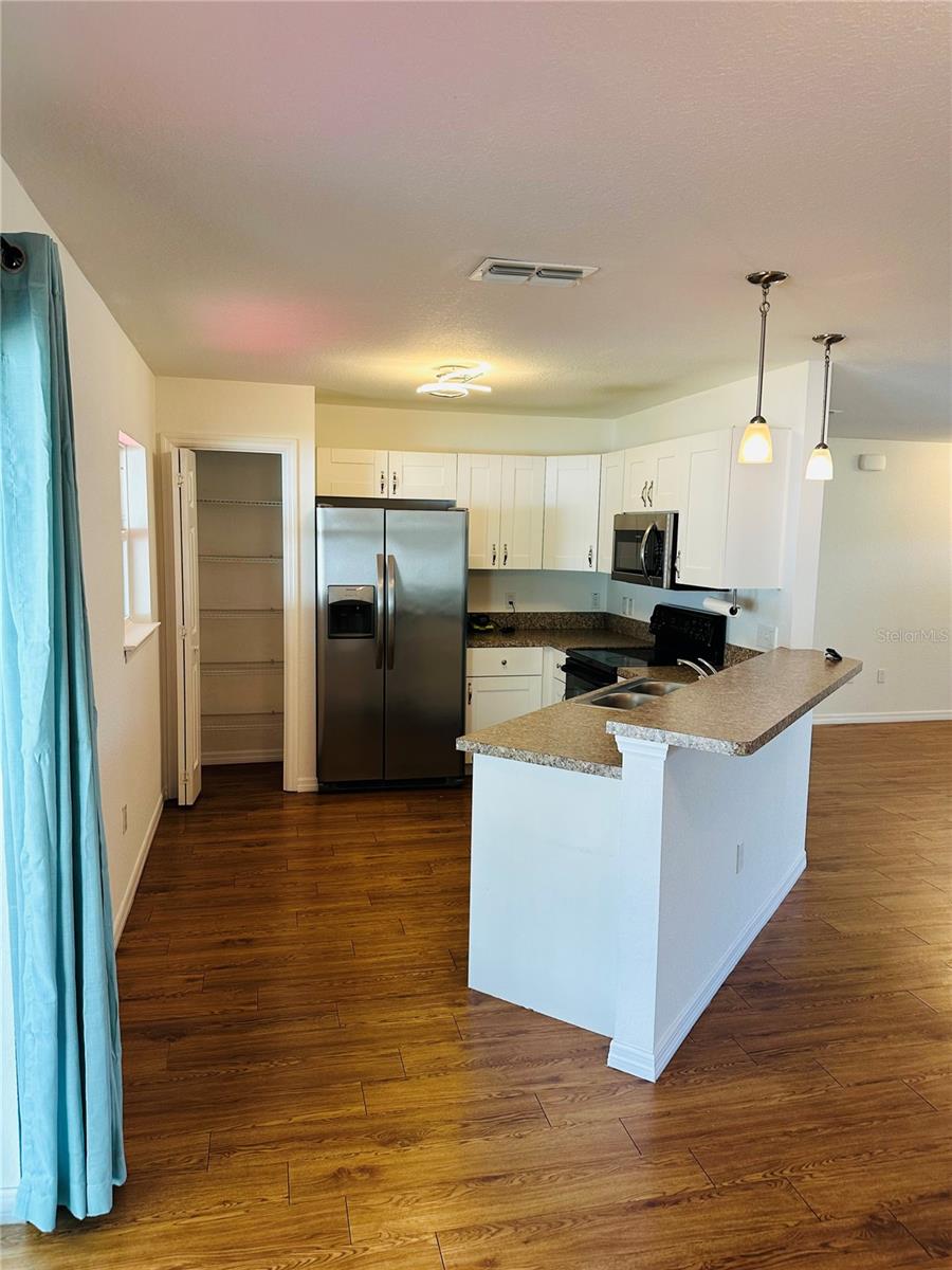 SILVER SPGS SHORES UN 21 - Residential Lease